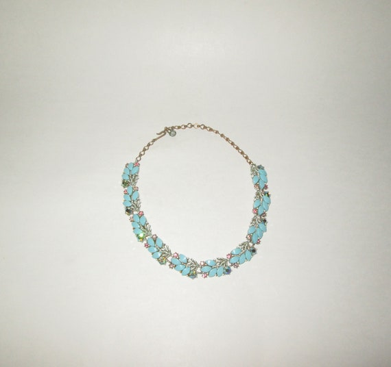 Vintage 1950s Blue Lucite Rhinestone Leaf Choker … - image 2