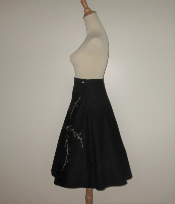 Vintage 1950s Black Felt Skirt With Orange Floral… - image 3