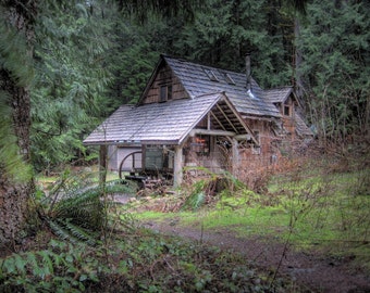 cabin in the woods, tiny home,  log cabin, cabin home decor, rustic cabin, rustic home decor, cabin photography, woodland cabin