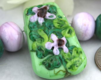 Shamrock (Oxalis) focal with matching accents Lampwork Focal