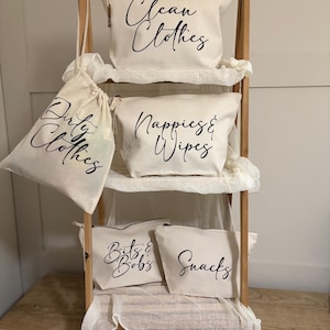 Say goodbye to digging through your changing bag when you’re out and about with your baby or toddler 🤍 This changing bag organiser set is designed to keep everything neatly separated, easy to find, and beautifully organised.  Each pouch is clearly labelled, making nappy changes, outfit changes, and snack time quick and hassle-free — whether you’re popping to the shops or heading out for the day.