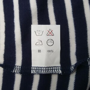 May include: Close-up of a navy blue and white striped fabric. A white tag with Japanese characters and symbols is attached to the fabric. The tag includes washing instructions, such as hand wash at 30 degrees.