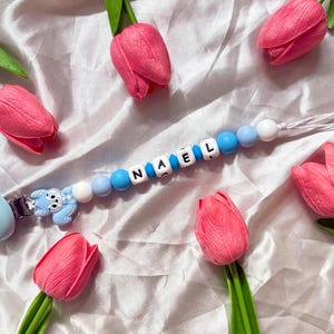 Personalized pacifier clip in silicone pearl