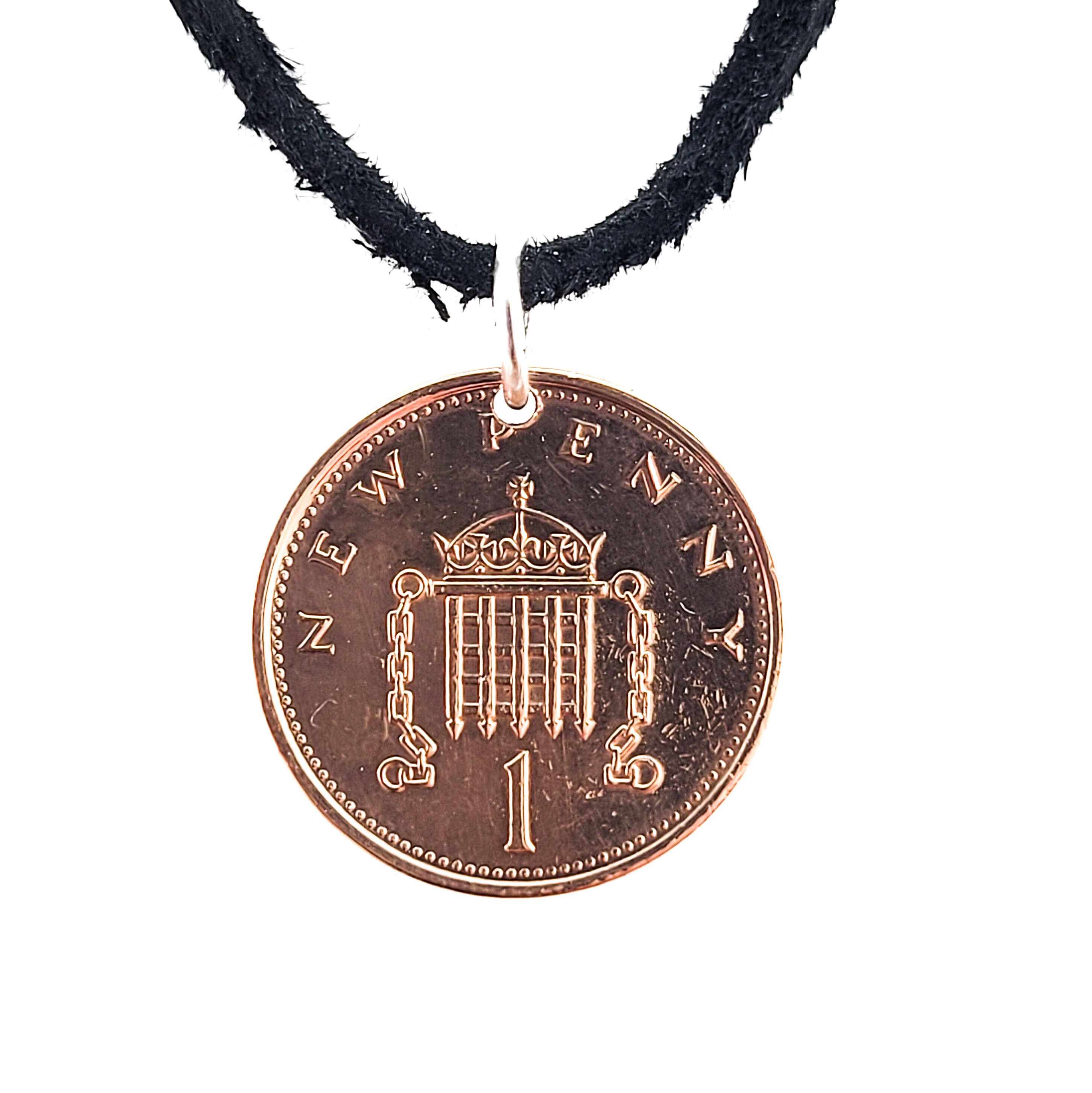 ★VINTAGE HOLLYWOOD★ Round Coin Necklace Vintage Bicentennial 1776 Twenty D Coin Necklace Pendant