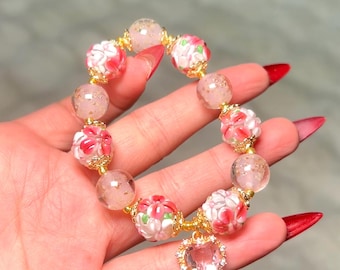 Natürliche Erdbeere Rosa Quarz Armband • Glow in Dark Blumen Perlen, Geschenk Schmuck