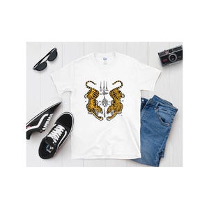 Thai Tiger Sak Yant Tattoo | Sacred Yantra Protection, Strength, Power | Muay Thai, MMA Warrior, Fighter, Thai Folklore Graphic Art T-Shirt