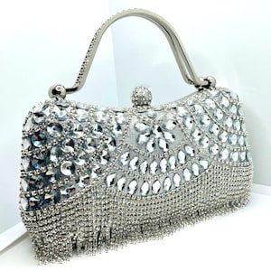Luxuriöse silberne Abendtasche – silberne Abend-Clutch für Damen | Elegante Handtasche mit Kristallen