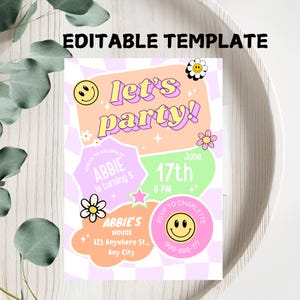 Lettre d'invitation preppy éditable numérique | Invitation d'anniversaire rétro patch universitaire | Let's Party Smiley Face Invitation modifiable Télécharger