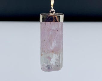 Collar con colgante de cristal de kunzita rosa natural pulida, punta de espodumeno natural con engaste de plata de ley, joyería de piedras preciosas, regalo de cristal curativo