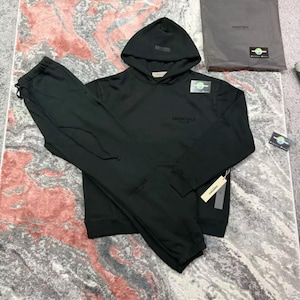 Customisable Essential Unisex tracksuits men&#39;s & women&#39;s Blend of comfort and stylish tracksuits custom personalized tracksuits high quality