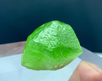 Natürlicher Beständiger Grüner Peridot Kristall aus Supat Valley Kohistan Pakistan