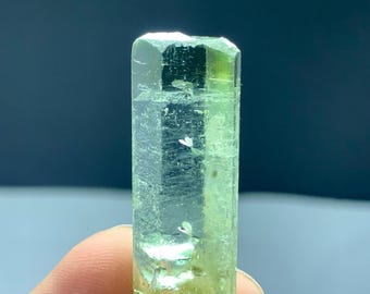 Cristal de berilo heliodoro, terminación natural, 35,50 quilates