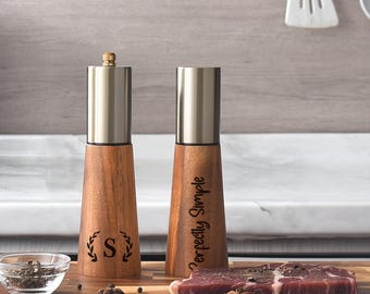 Personalized Salt and Pepper Grinder Set – Stainless Steel & Acacia Wood Mills, Manual Ceramic Core Spice Grinder, Custom Kitchen Gift