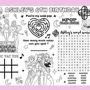 Könnte beinhalten: Ein schwarz-weißes Aktivitätsblatt für Ashleys 6. Geburtstag mit K-Pop-Illustrationen, einem herzförmigen Labyrinth, einem Tic-Tac-Toe-Feld und einem Wortsuchrätsel. Das Design enthält Musiknoten, Mikrofone, Sterne, Monde und eine Katze.