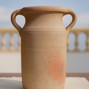 Handgemaakte terracotta pot, vaas, kruik, decoratieve natuurlijke klei, aardewerk, rustiek Mediterraans keukengerei, hoogte 18 cm, diameter 10 cm