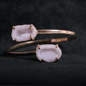 Druzy Agate Cuff Bracelet – White Crystal Bracelet – Raw Geode Bangle – Healing Stone Jewelry – Minimalist Gold Cuff – IRIDICE