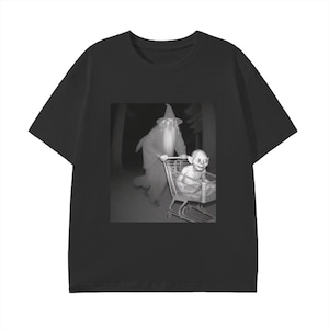 面白いガンダルフとゴラムのナイトビジョンミームシャツ - ロード・オブ・ザ・リングのウィザードショッピングカートTシャツ、オタクなホビットコアギフト、ファンタジートレイルカメラスタイルのグラフィックTシャツ