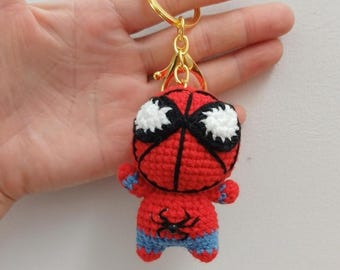 手作りかぎ針編みのスーパーヒーローキーホルダー - 編みぐるみぬいぐるみバッグチャーム