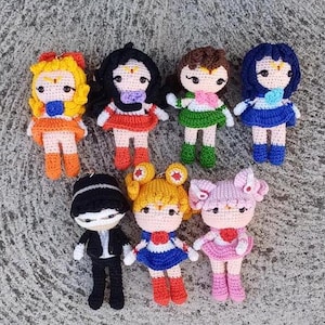 Portachiavi all'uncinetto fatto a mano con maschera da smoking di Sailor Moon: ciondolo di peluche anime