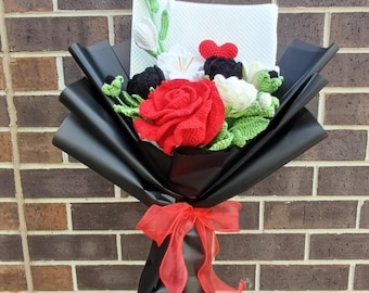 ハンドメイドかぎ針編みの花束 – 永遠のバラのアレンジメント | 誕生日、記念日、バレンタインデー、母の日に贈る特別なギフト