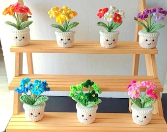 ワスレナグサのかぎ針編み植木鉢 手作りギフト デスク装飾 ミニ植物 あみぐるみフラワー かわいいオフィス装飾 小さな手作りギフトアイデア