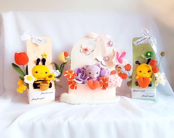 かぎ針編みのテディベアギフトセット：手作りのフラワーバンブルビーアレンジメント