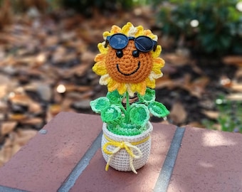 手作りかぎ針編みのひまわりのぬいぐるみ - サングラス付きデスクデコレーション