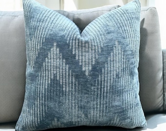 Funda de almohada geométrica de terciopelo azul: una almohada acogedora y elegante