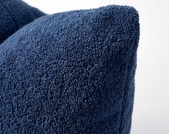 Marineblauwe katoenen kussensloop met textuur: luxe geweven kussen