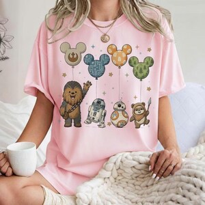 Retro Chewbacca R2D2 BB8 Ewok ballongtröja, Disney Star Wars ballongtröja, Star War Disneyland semestertröja, Star Wars presenttröja, Baby Yoda bild 3