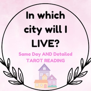 Puede incluir: Un fondo rosa y blanco con un círculo negro que contiene el texto "¿En qué ciudad viviré?" y el texto "Lectura de TAROT detallada Y el mismo día". El círculo está decorado con enredaderas negras y tres pequeñas casas en el centro.