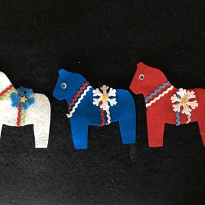 Felt Dala Horse Kit-DIY Christmas Crafts-Party Decorations-Scandinavian Crafts-Christmas Tree Ornament Kit-Felt Horse Kit-Keepsake Ornament