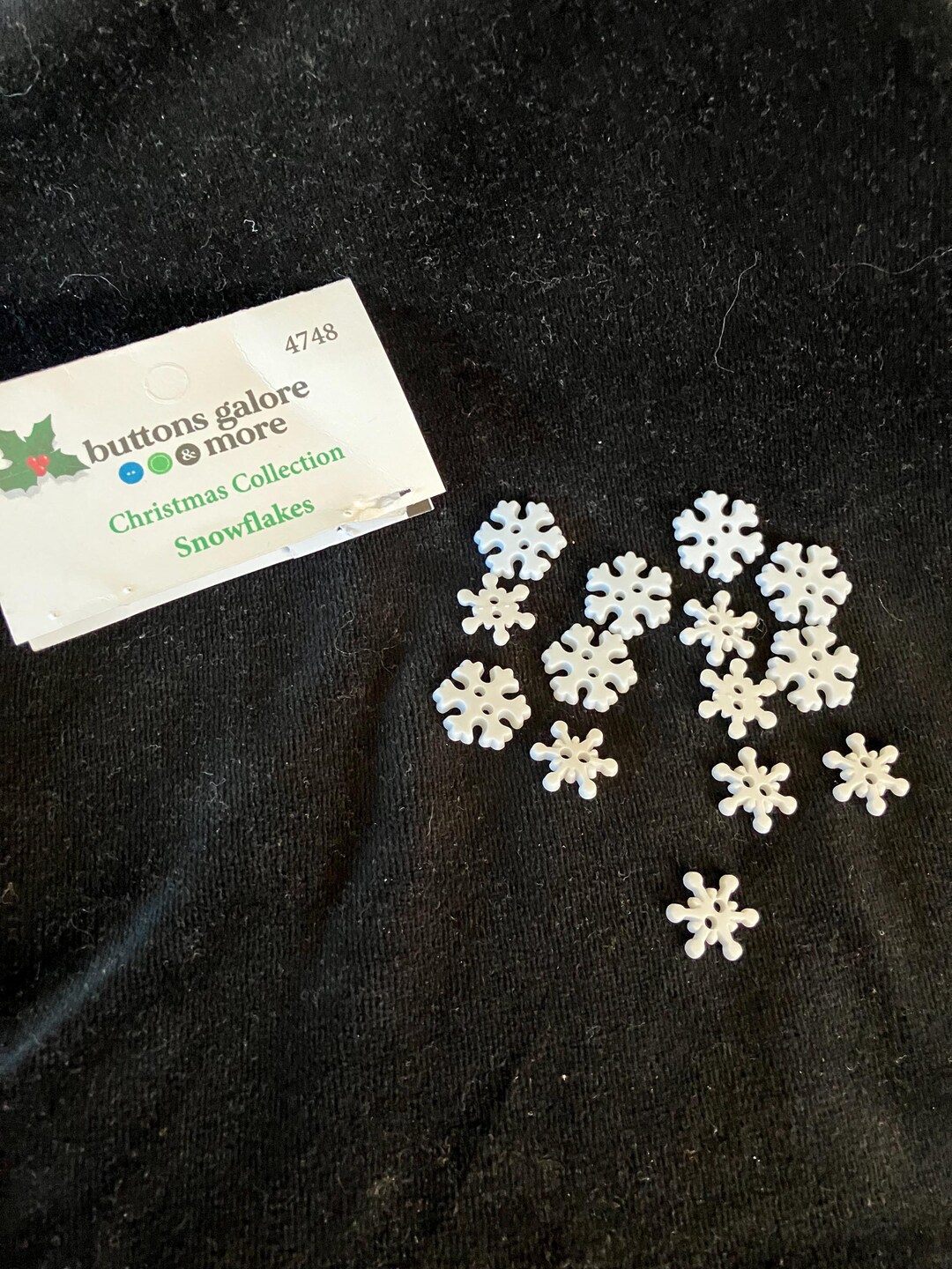 Snowflake Buttons: Winter Craft Embellishments - Buttons Galore - Etsy