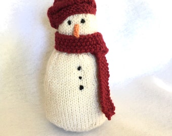 Hand Knitted Snowman Doll: Vintage Holiday Decor with Beret