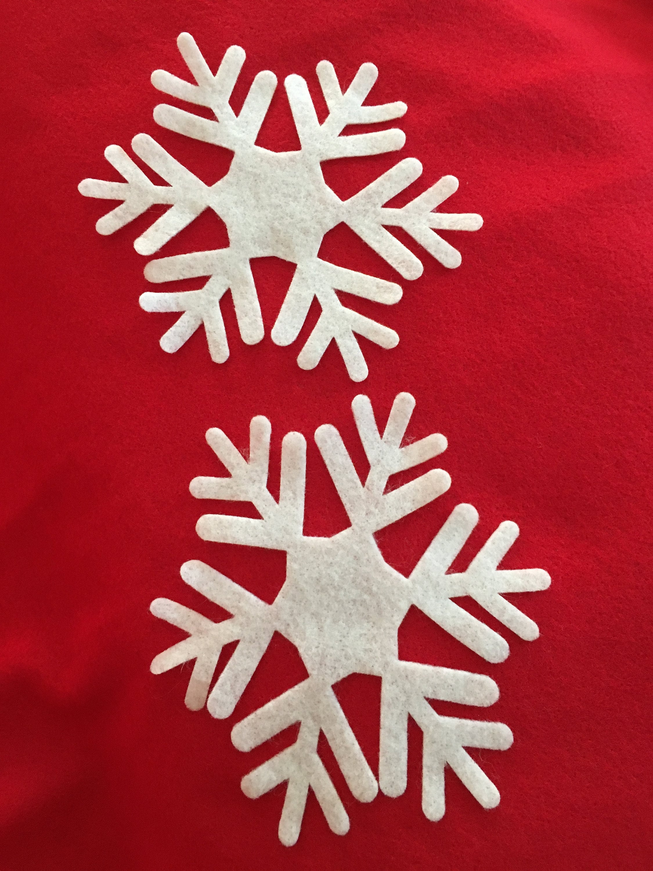  Small Felt Snowflakes 50pcs 1inch - Handmade Holiday Decor  Cards Making Scrapbooking, Mini Fabric Snowflakes Mixed Colors Die Cuts Felt  Applique Red White Green (Mix) : Handmade Products
