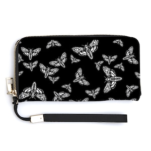 Cartera larga con tarjetero y diseño de polilla y cabeza de muerte