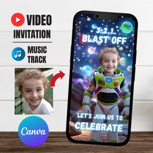 Può includere: Uno smartphone mostra un invito digitale con un bambino vestito da Buzz Lightyear. L'invito recita "3...2...1... BLAST OFF" e "LET'S JOIN US TO CELEBRATE". L'immagine include anche icone per un invito video e una traccia musicale, oltre a una foto del bambino.