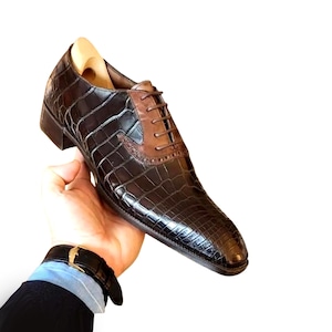 Handmade Men&#39;s Brown Shoes Crocodile Pattern Leather Oxford Lace-Up Formal Dress Shoes