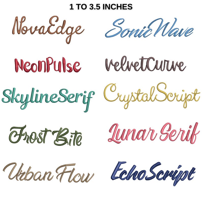 Op de afbeelding: Een verzameling geborduurde tekstvoorbeelden in verschillende kleuren en lettertypen, waaronder "NovaEdge", "SonicWave" en "NeonPulse". De tekstvoorbeelden vari&euml;ren van 2,5 tot 9 cm hoog en tonen verschillende script- en schreefstijlen.