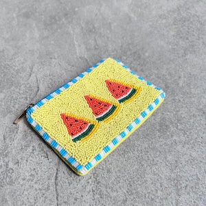 Handgemachte Perlen Tasche Geldbörse Geldbeutel – Clutch mit Melonen, Festival  Geschenk, Boho Ibiza Accessoire in gelb, grün blau und weiß