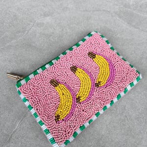 Handgemachte Perlen Tasche Geldbörse Geldbeutel – Clutch mit Bananen, Festival  Geschenk, Boho Ibiza Accessoire in gelb, rosa, grün und weiß