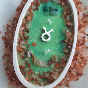 Taurus Zodiac Candle: Green Aventurine, Himalayan Salt, Soy Wax