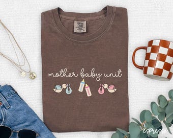 Camiseta de enfermera para madre e hijo, camiseta de unidad de madre e hijo, camiseta de cuello redondo para enfermera posparto, camiseta de enfermera de guardería, regalo para enfermera obstetra, trabajo de parto y parto, V037
