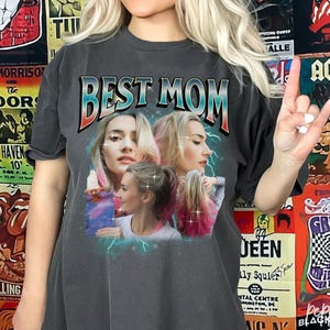 Camiseta estampada para a melhor mãe, camiseta pirata para a mãe, camiseta com letras em negrito para a mãe, look de mãe descolado, camiseta urbana para a mãe, presente para a mãe, camiseta para o Dia das Mães, V320