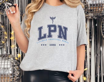 LPN-t-shirt, licensierad praktisk sjuksköterska, LPN-present, presentt-t-shirt för sjuksköterskor, medicinsk professionell t-shirt, personlig LPN-t-shirt, B071