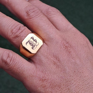 Anillo Inicial Gótica Personalizado de 18mm en Acero Inoxidable, Grabado Gratis, 26 Letras del Alfabeto, Anillo con Inicial para Hombre