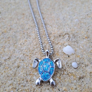 Sea Turtle Tortoise Necklace in Stainless Steel, Sea-life Jewellery Sea Turtle Necklace, Ocean Summer Holiday Animal Gift for Mom Girlfriend