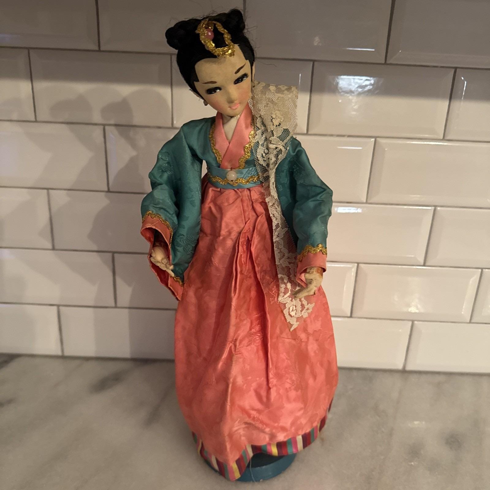 Poupée Traditionnelle Coréenne Hanbok En Tissu De Soie - Figurine Décorative 30 Cm - Pour Maison, Bureau, Décoration élégante
