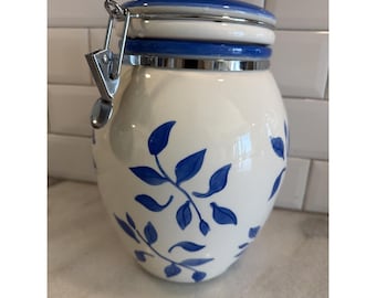 Inspirado Canister Cookie Jar White Blue Stonelite Hinged Seal Lid 9.75"GW994