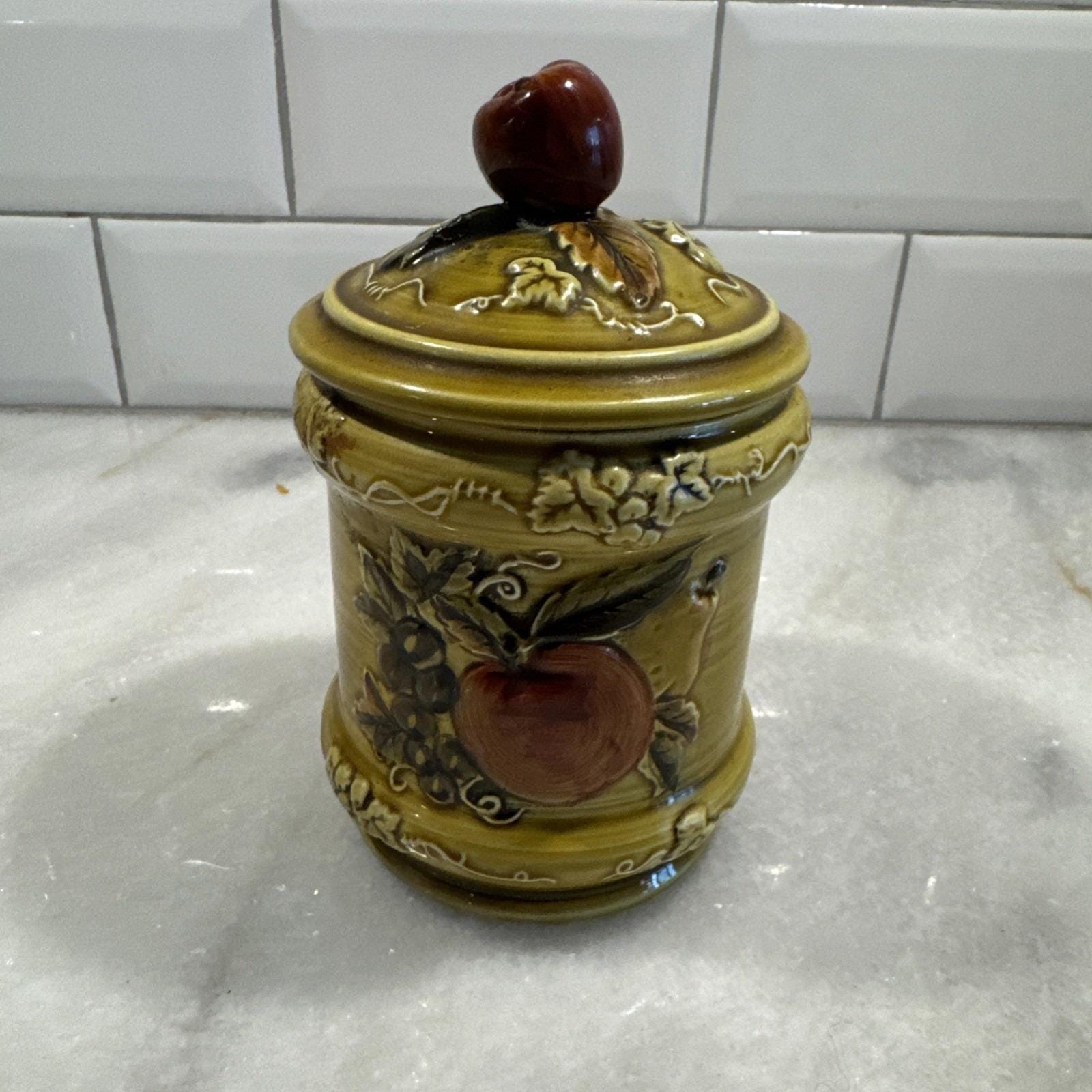 Vintage Geo Z Lefton Green Ceramic 3-D Embossed Canister W/ Lid